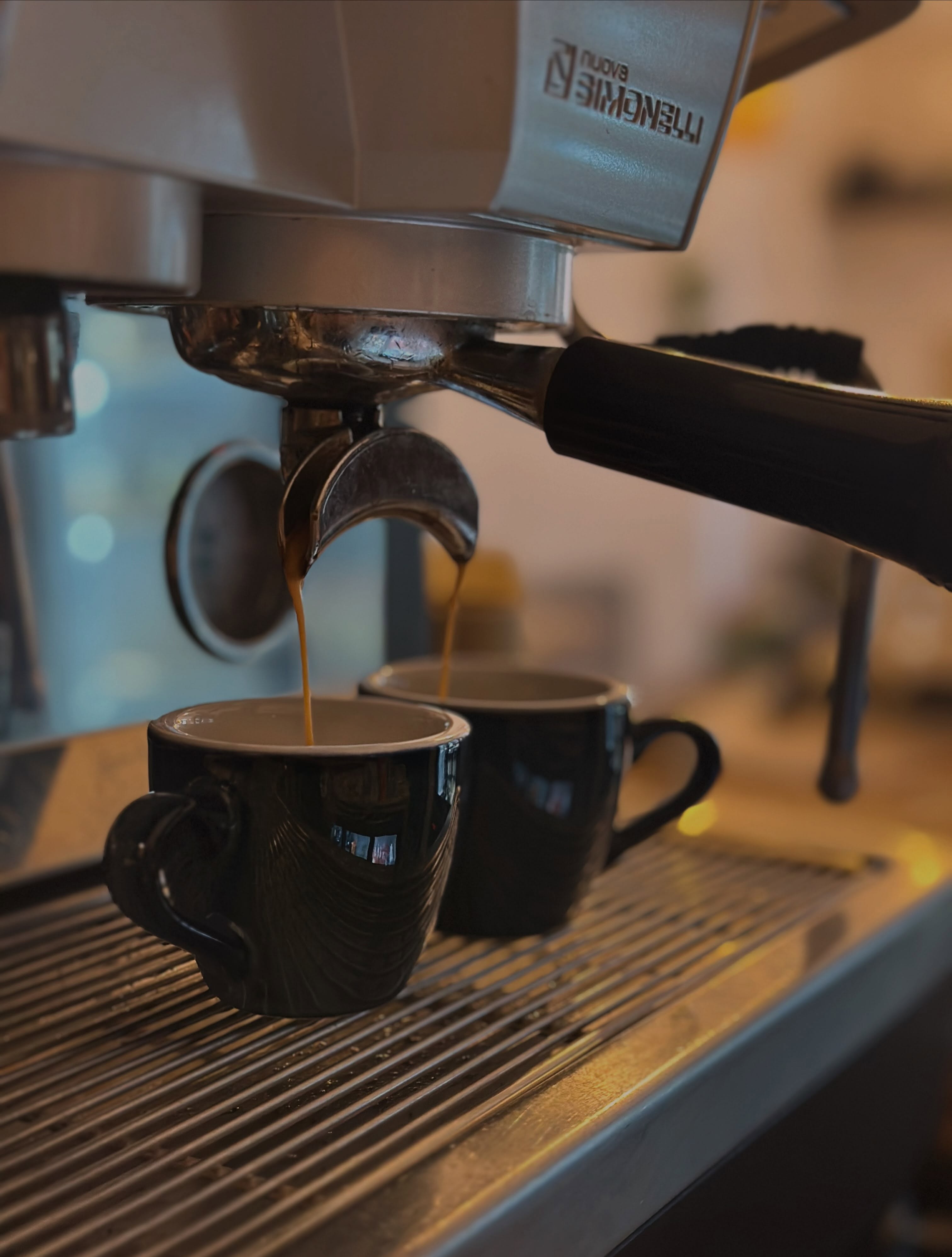 Čerstvě připravované espresso v Kafe v parku